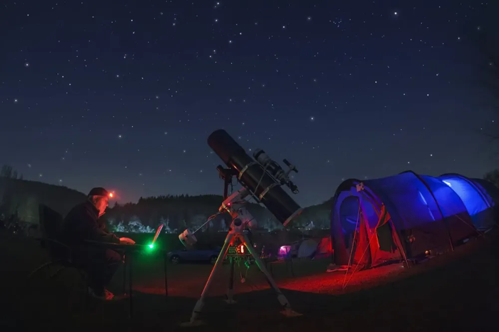 Observation nomade : comment s’équiper pour voyager léger et observer partout