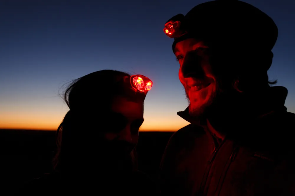 Lampes rouges pour astronomes : bien choisir son éclairage nocturne